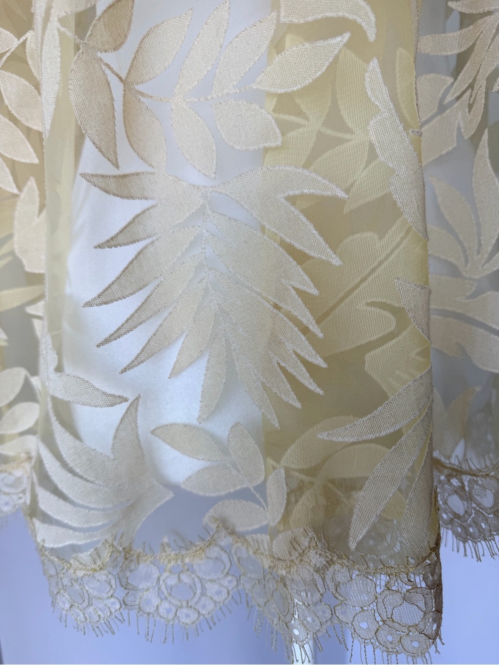 Anna Sui Sheer Lace-Trim Yellow Floral Short-Sleeve Blouse - Picture 5 of 8